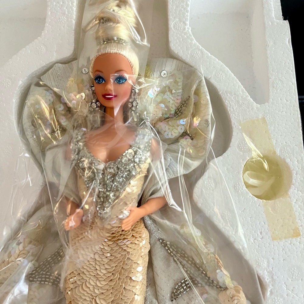 Barbie Platinum Doll by Bob Mackie - Picture 5 of 11